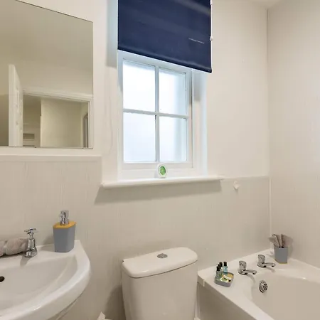 Lovely 2bed With Sea Views Lejlighed *